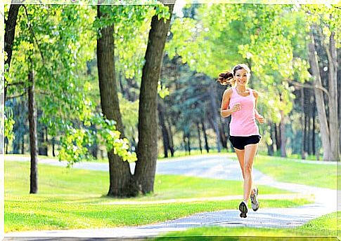 Woman running to lose weight