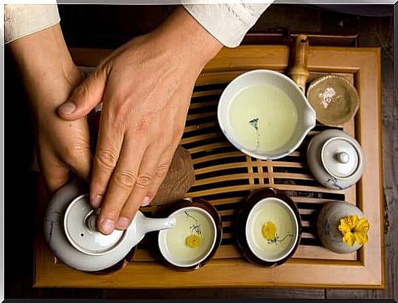 The tea ceremony and conscious meditation